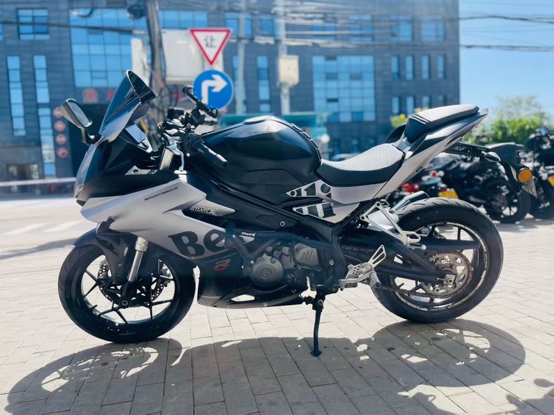 二手贝纳利龙卷风 Tornado 252R