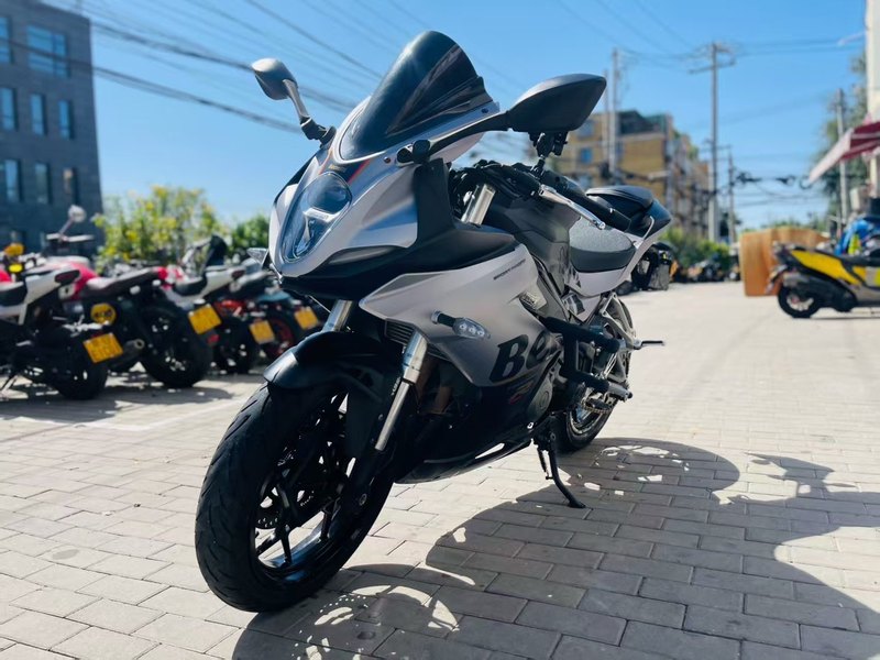 二手贝纳利龙卷风 Tornado 252R