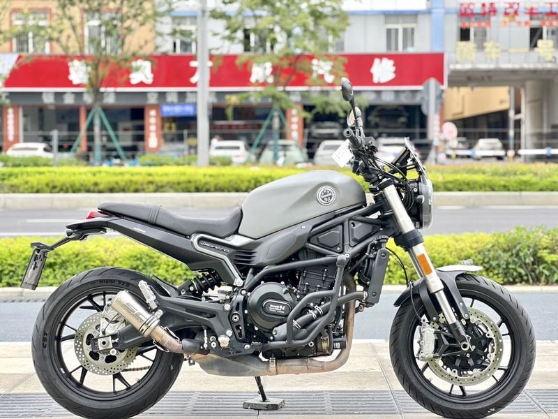 二手贝纳利幼狮 Leoncino 800