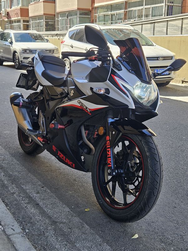 二手豪爵铃木GSX250R