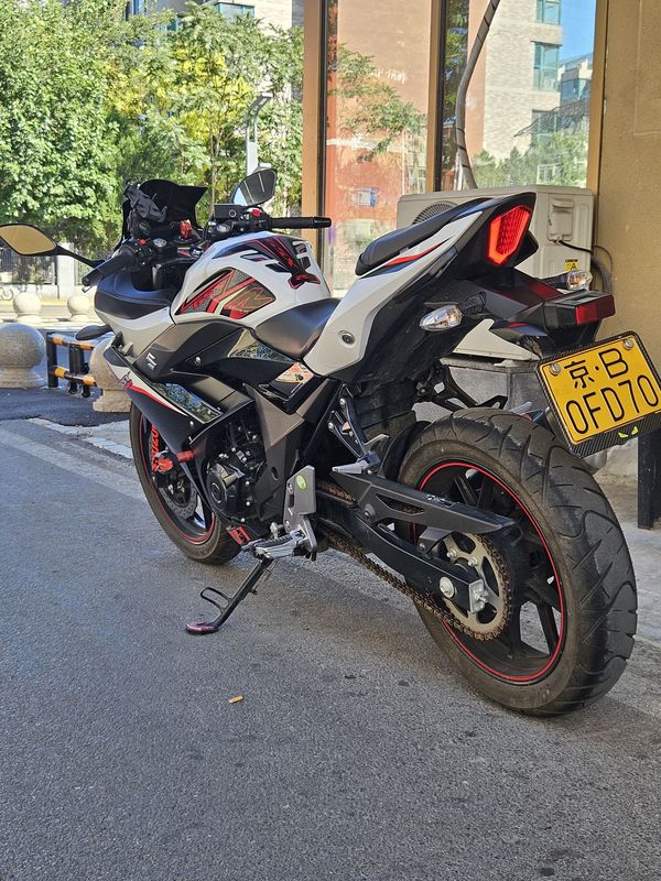 二手豪爵铃木GSX250R