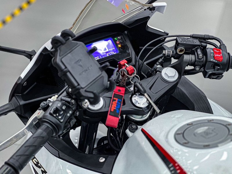 二手本田CBR400R