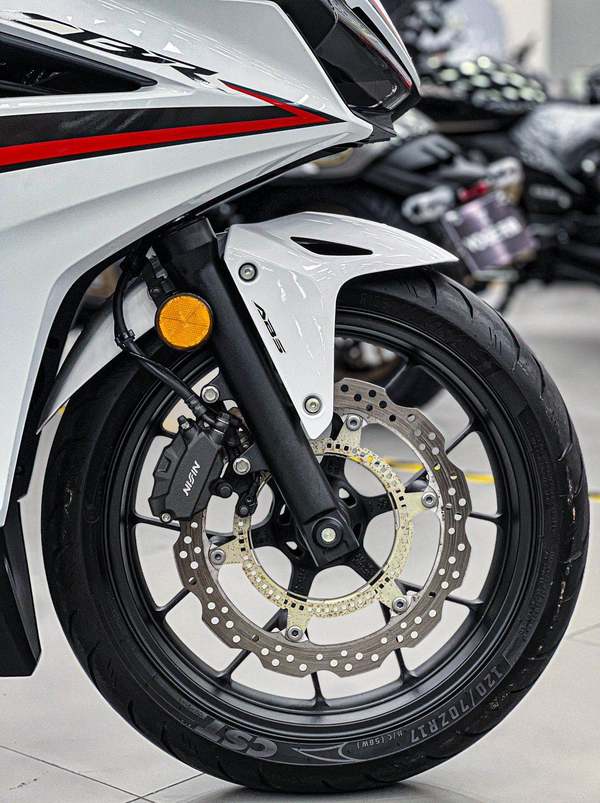 二手本田CBR400R