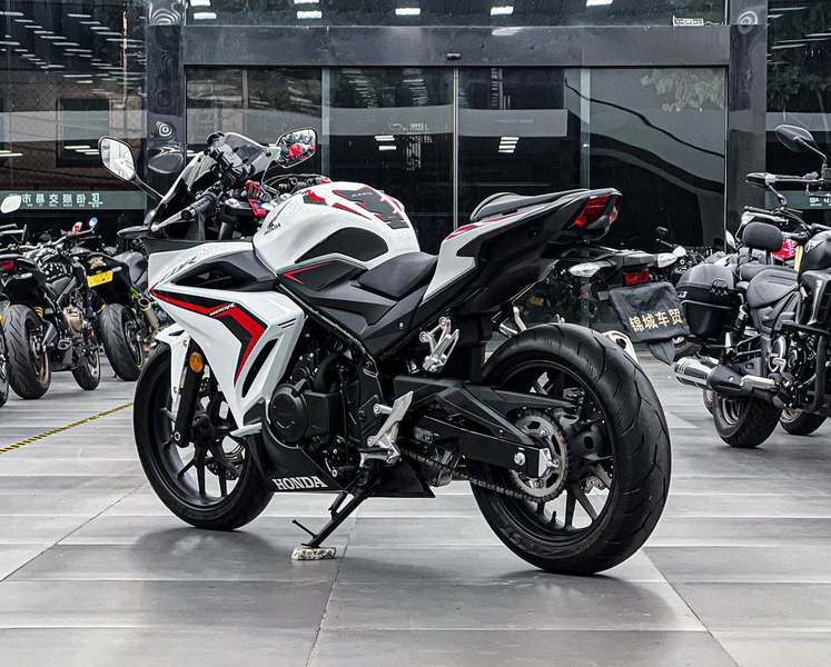 二手本田CBR400R
