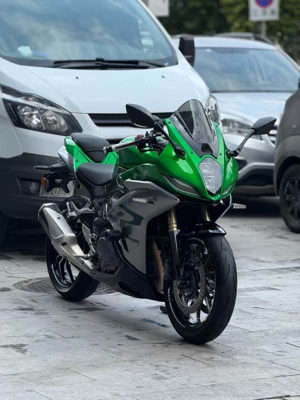 二手贝纳利龙卷风 Tornado 402R
