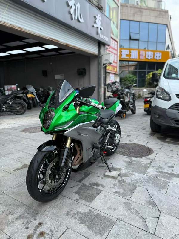 二手贝纳利龙卷风 Tornado 402R