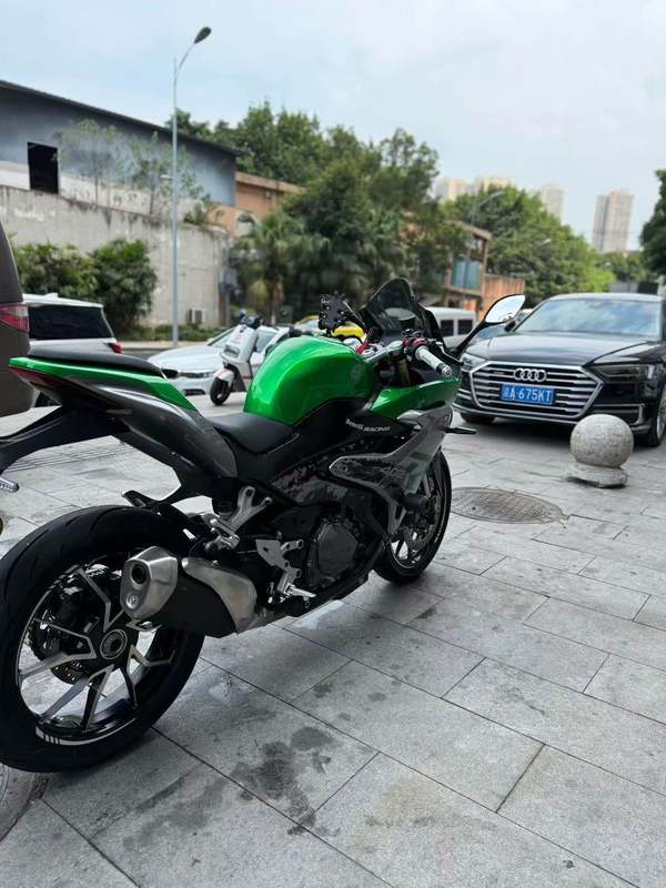 二手贝纳利龙卷风 Tornado 402R