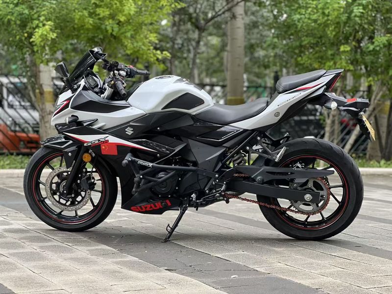 二手豪爵铃木GSX250R