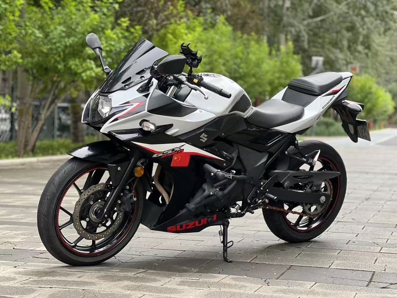 二手豪爵铃木GSX250R