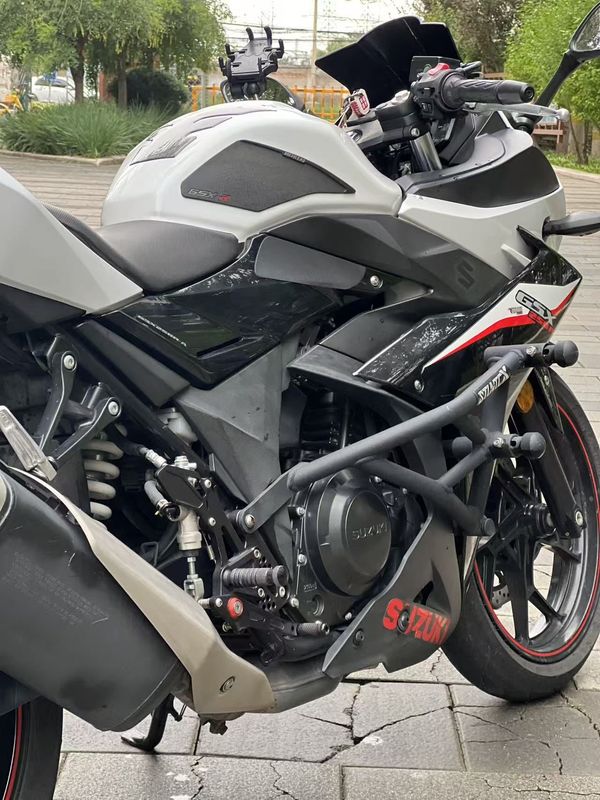二手豪爵铃木GSX250R