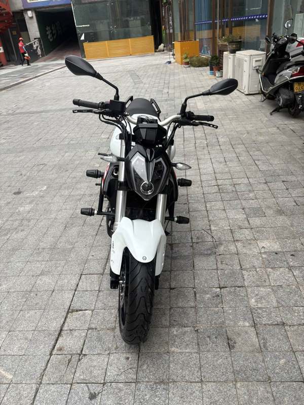 二手贝纳利蓝宝龙 BN302S