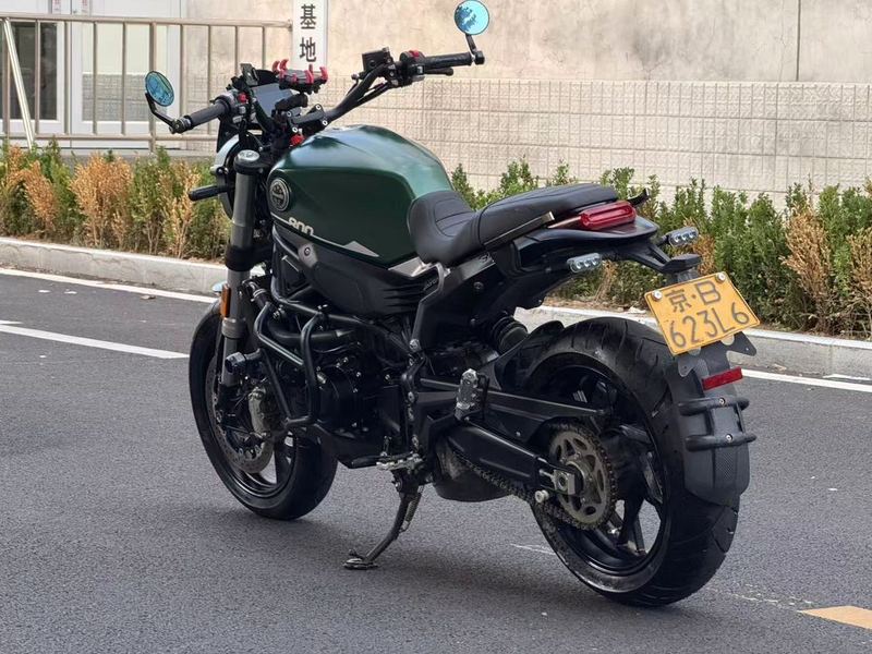 二手贝纳利幼狮 Leoncino 800