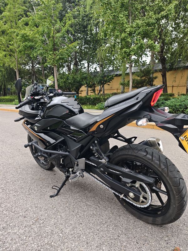 二手豪爵铃木GSX250R