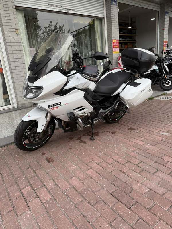 二手贝纳利600GC
