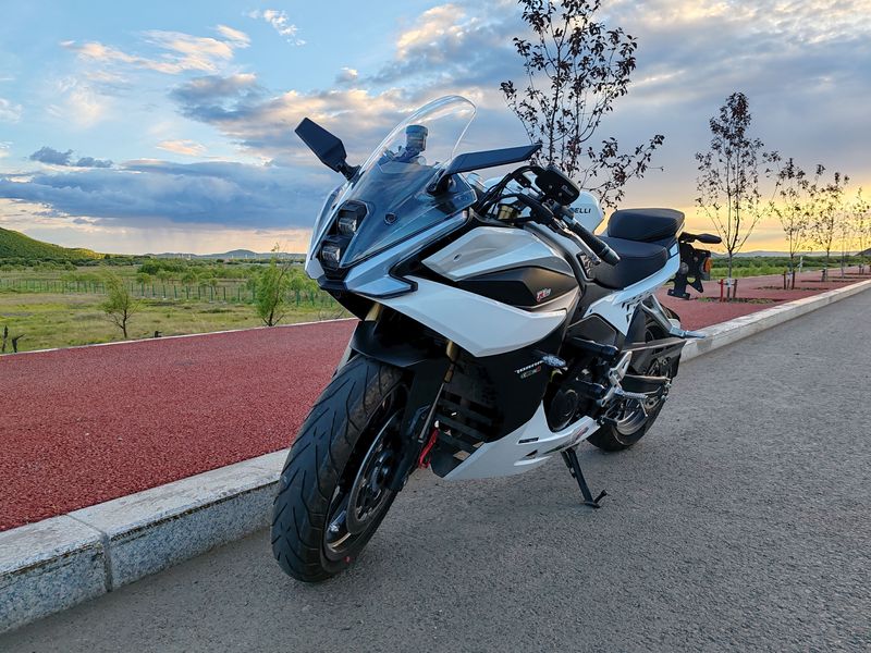 二手贝纳利龙卷风 Tornado 552R