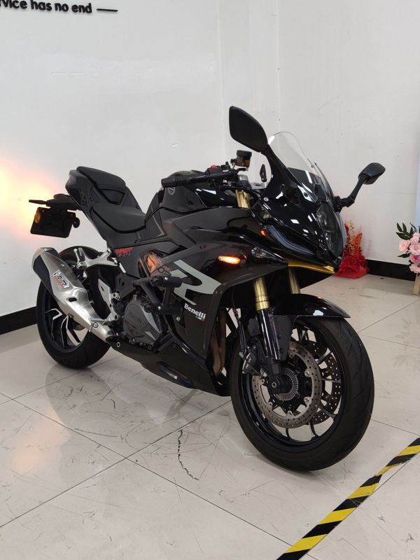 二手贝纳利龙卷风 Tornado 402R