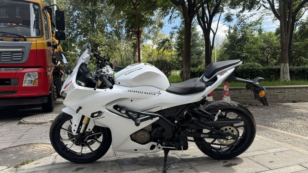 二手QJMOTOR赛250