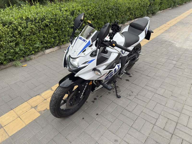 二手豪爵铃木GSX250R