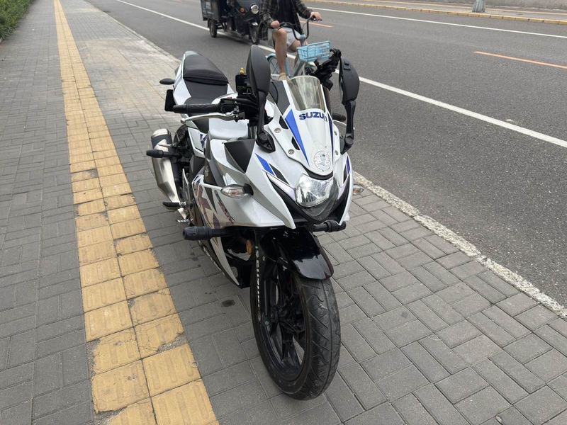 二手豪爵铃木GSX250R