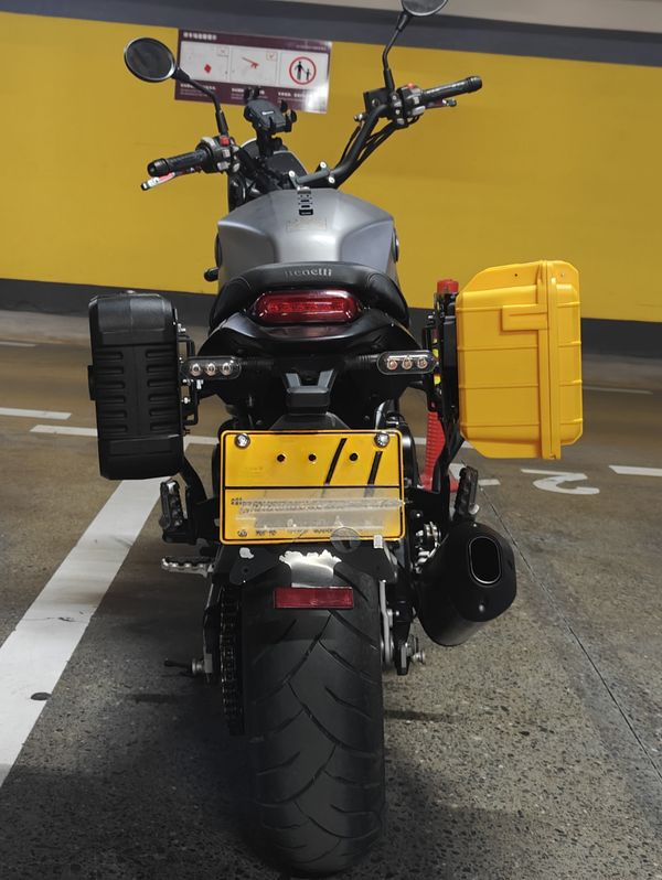 二手贝纳利幼狮 Leoncino 800