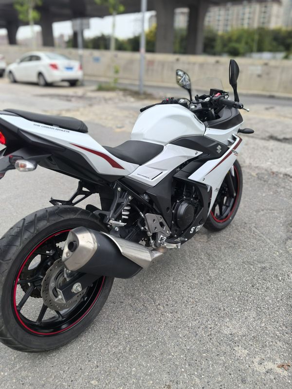 二手豪爵铃木GSX250R