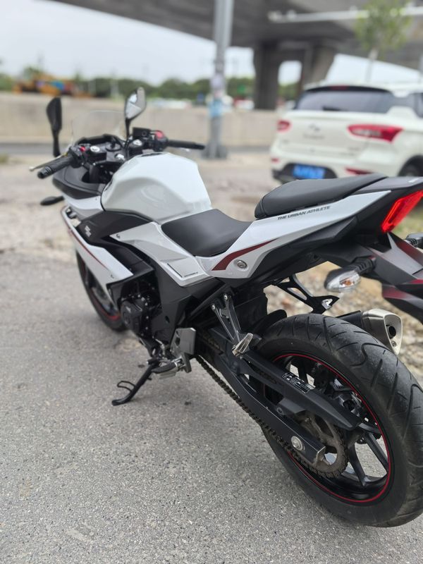 二手豪爵铃木GSX250R
