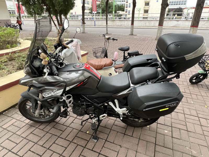二手贝纳利金鹏 TRK251
