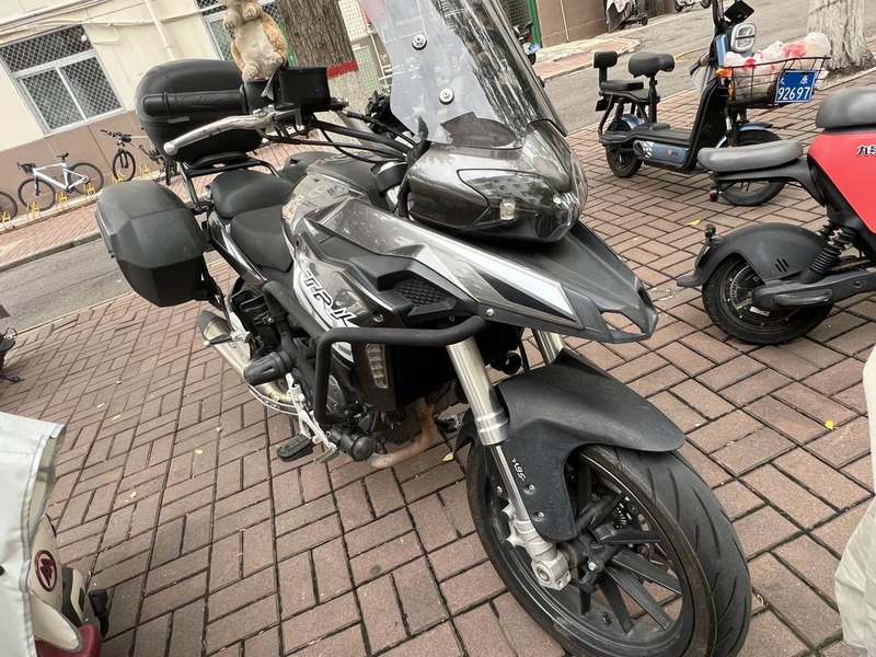 二手贝纳利金鹏 TRK251