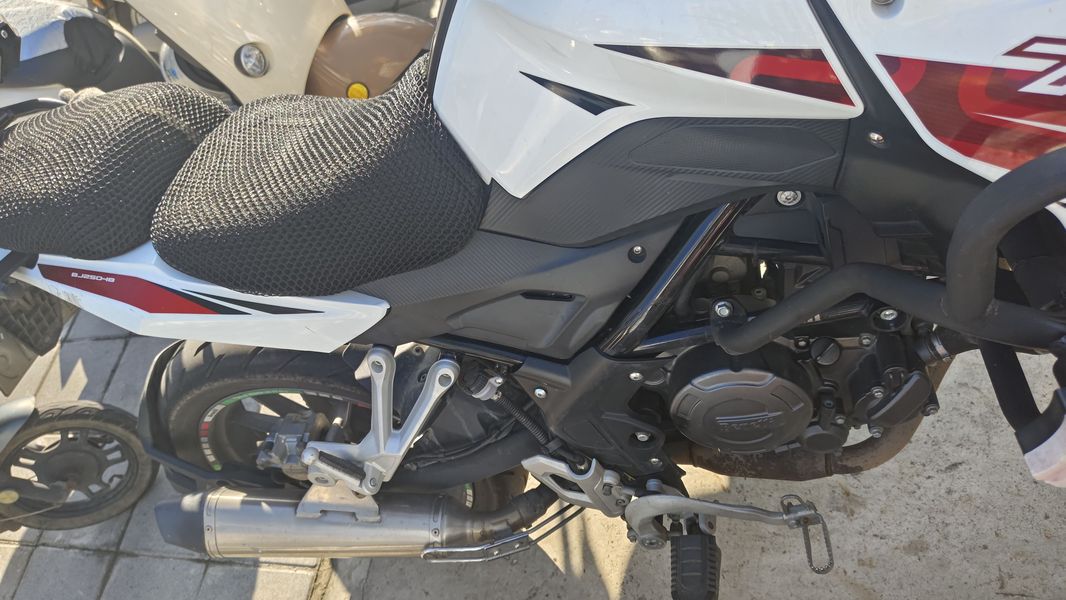 二手贝纳利金鹏 TRK251