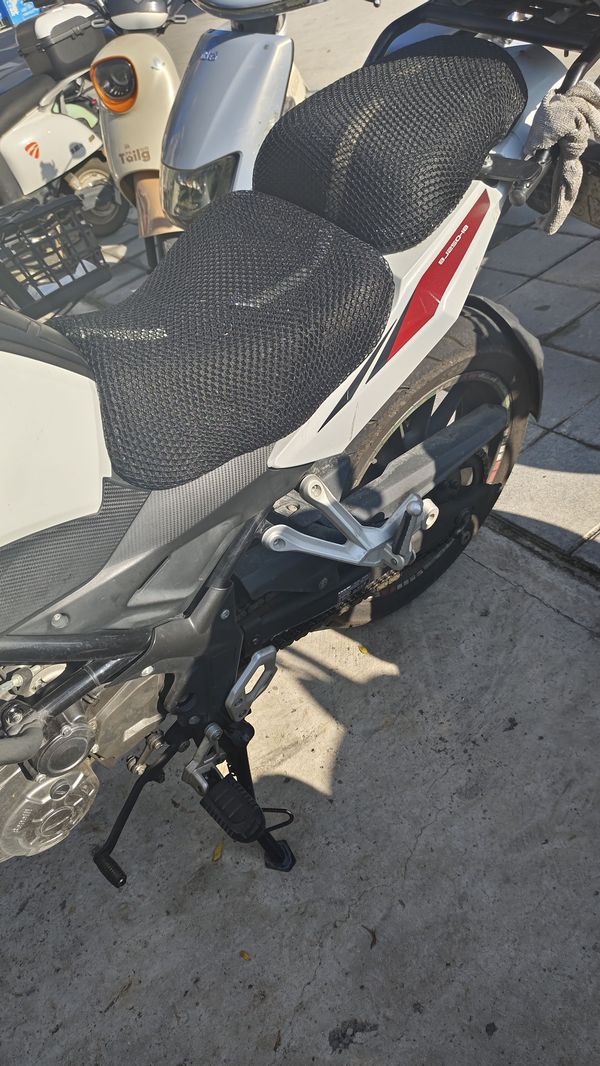 二手贝纳利金鹏 TRK251