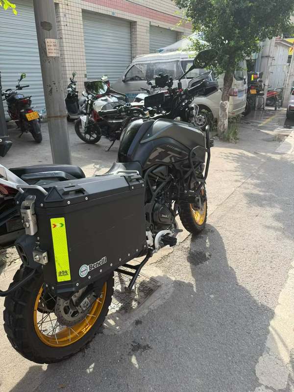 二手贝纳利TRK702