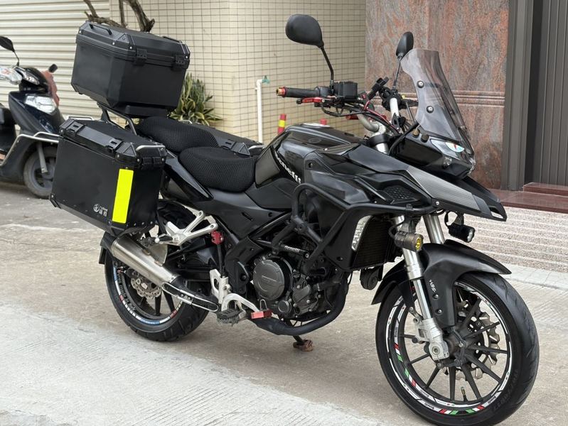 二手贝纳利金鹏 TRK251