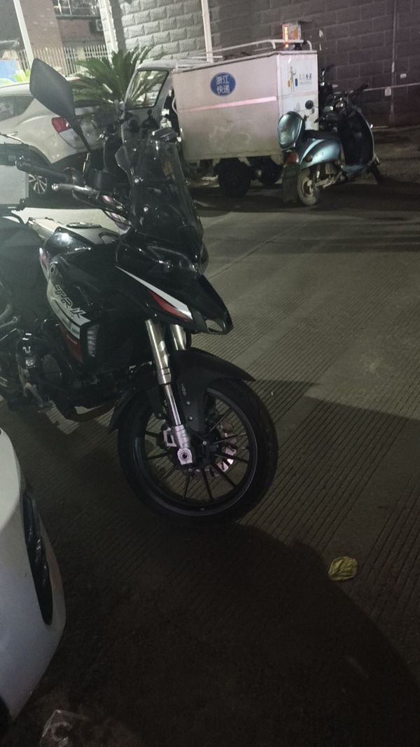 二手贝纳利金鹏 TRK251