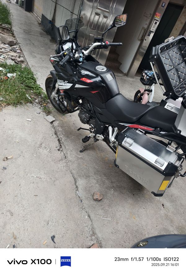 二手贝纳利金鹏 TRK251