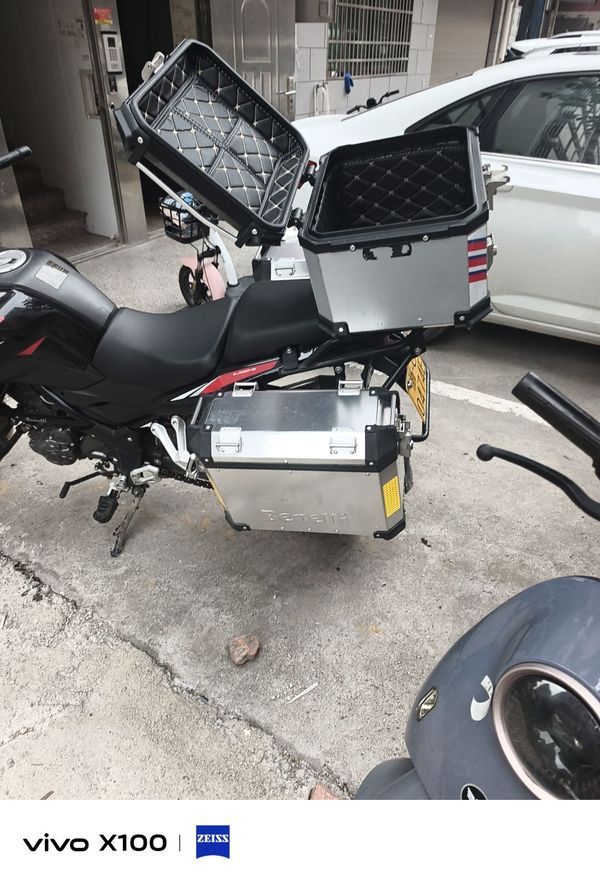 二手贝纳利金鹏 TRK251