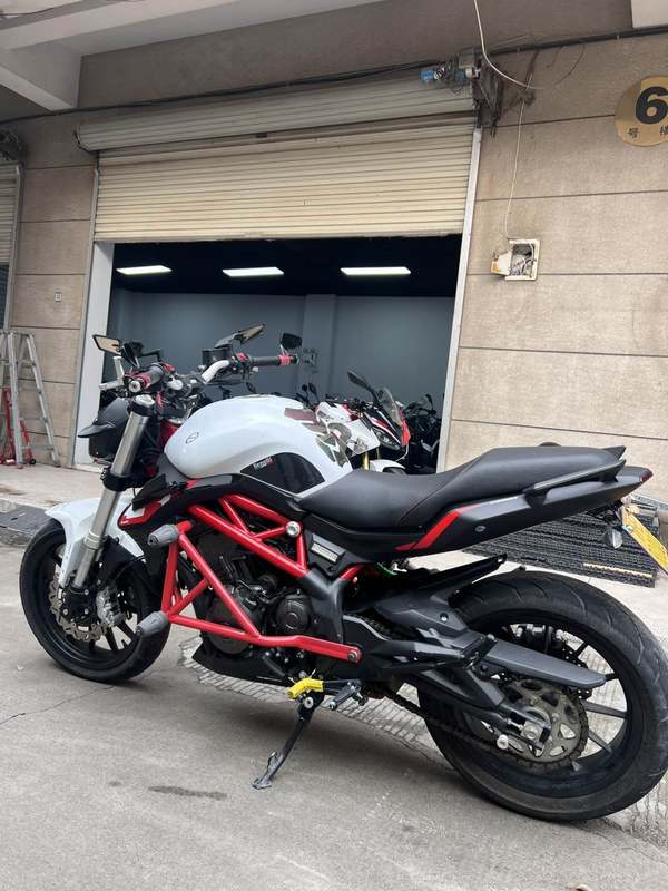 二手贝纳利蓝宝龙 BN302S