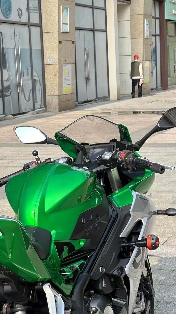 二手贝纳利龙卷风 Tornado 252R