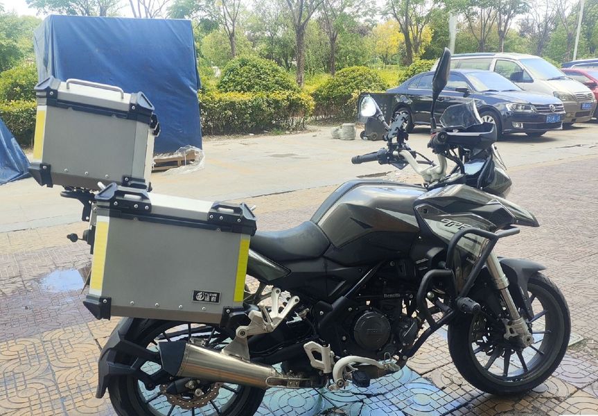 二手贝纳利金鹏 TRK251