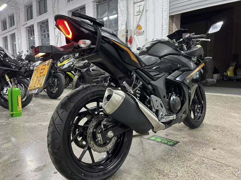 二手豪爵铃木GSX250R