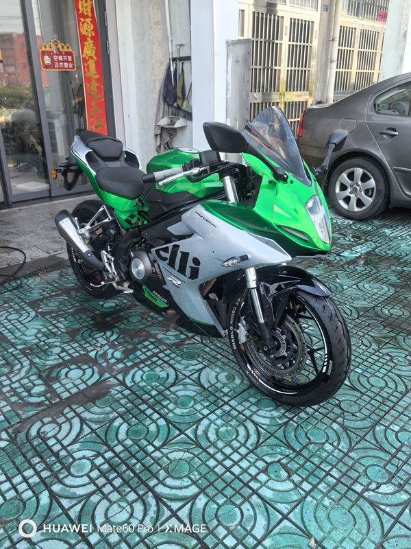 二手贝纳利龙卷风 Tornado 252R