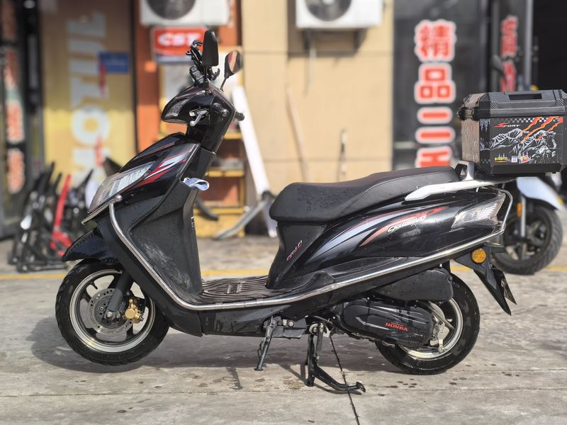 二手五羊本田Cruising 御鲨125