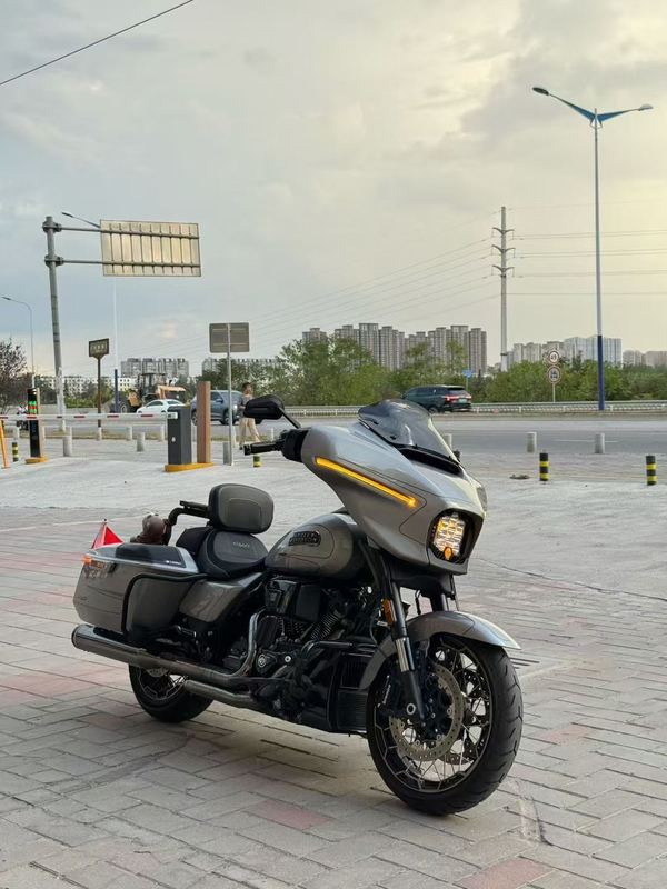 二手哈雷戴维森大道滑翔 Street Glide