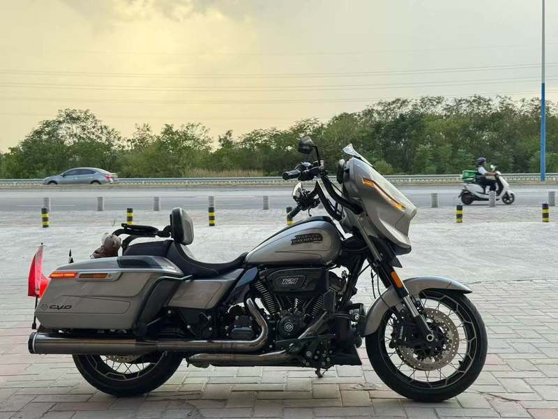二手哈雷戴维森大道滑翔 Street Glide
