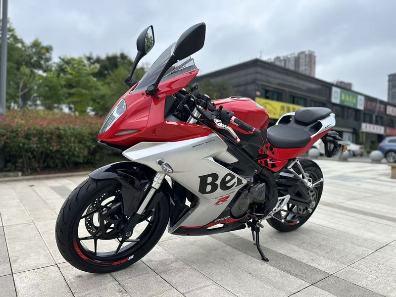 二手贝纳利龙卷风 Tornado 252R