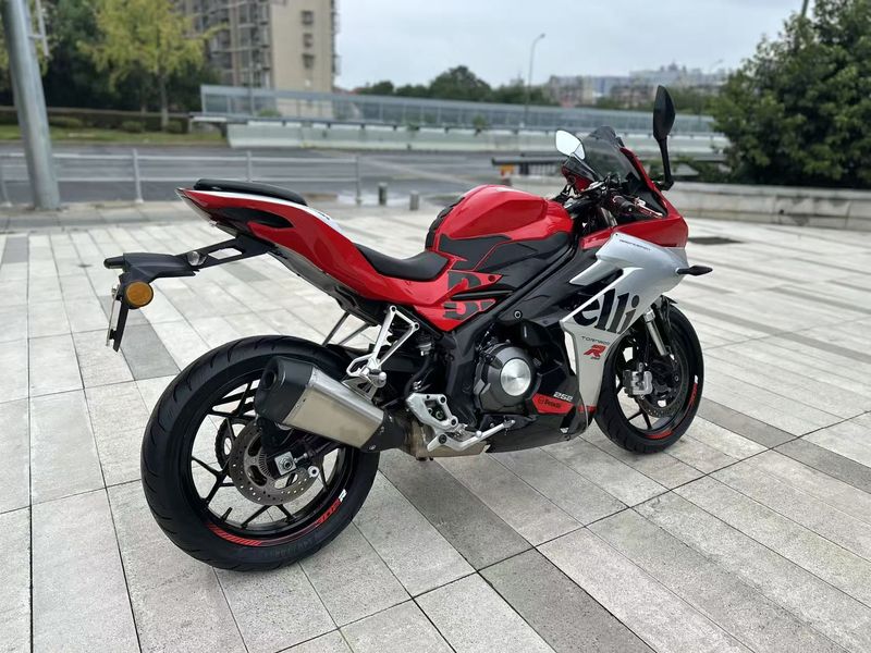 二手贝纳利龙卷风 Tornado 252R