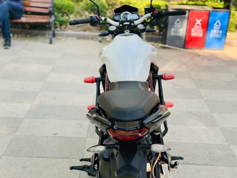 二手贝纳利蓝宝龙 BN302S