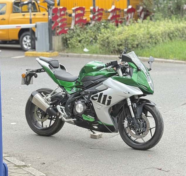 二手贝纳利龙卷风 Tornado 252R