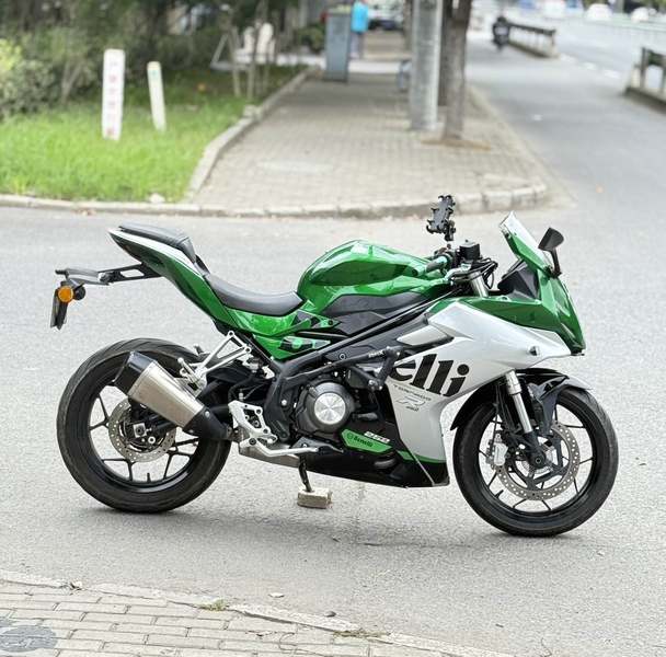 二手贝纳利龙卷风 Tornado 252R