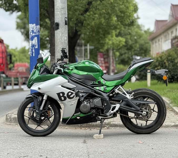 二手贝纳利龙卷风 Tornado 252R