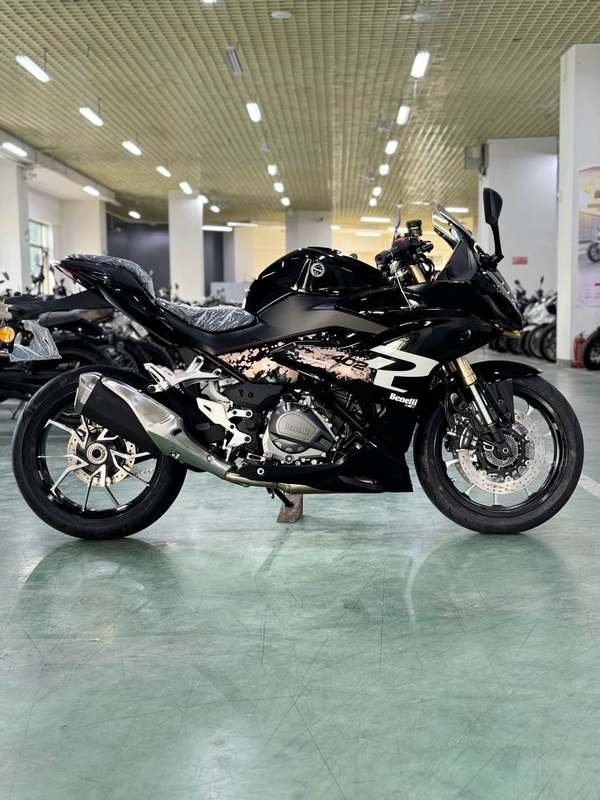 二手贝纳利龙卷风 Tornado 402R